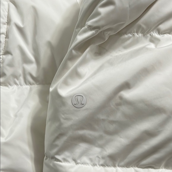 Lululemon Athletica White Puffer Jacket with Cropped Design - Picture 12 of 16